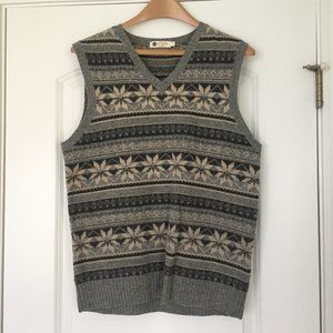 100% Lambs Wool VNeck Snowflake Sweater Vest